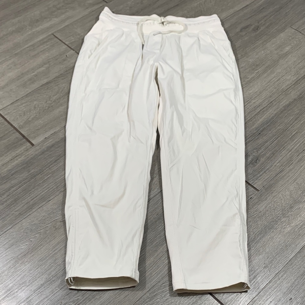 Lululemon Dance Studio Mid-Rise Lined Cropped Pants size 6 off white/stone